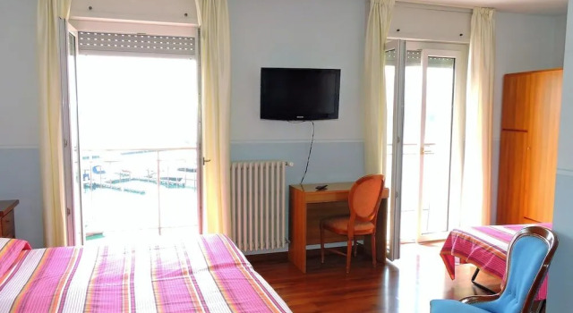Hotel Capri, Buchen Sie Hotel Lesa Lago Maggiore