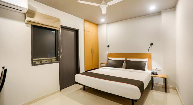 Collection O 45795  Le Noida Hotel, Near Sector 76 Metro Station., Забронировать Отель Нойда штат Уттар-Прадеш
