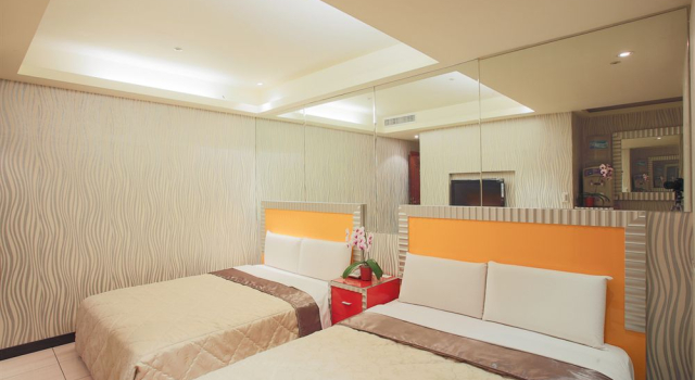 Happy Hotel