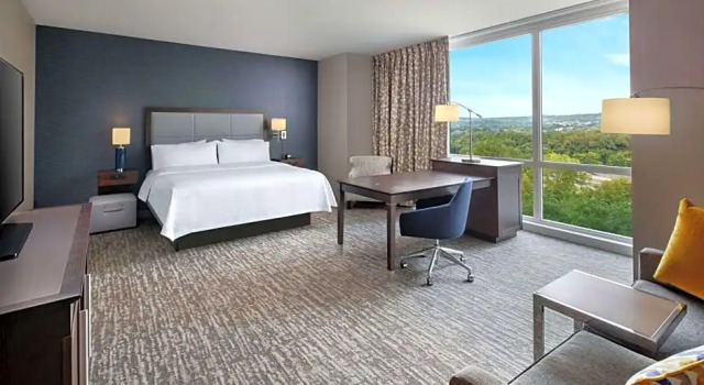 Двухместный люкс Hampton Inn & Suites Teaneck/Glenpointe