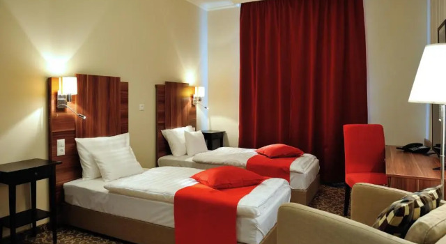 Номер Standard Corner Hotel & Kávéház