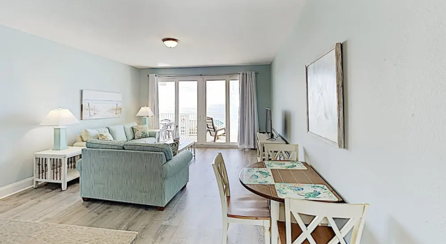 Gulf-view W/ 5 Pools & Private Beach Access 2 Bedroom Condo, Забронировать Отель Панама-Сити Панхэндл Флорида, рядом с Загородный клуб "Сигнал Хилл"