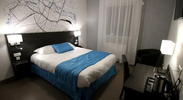 Трёхместный номер Standard Logis Hôtel - La Chambre dAmiens