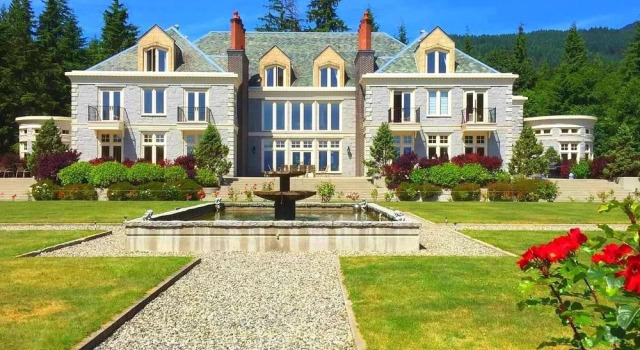 North American noble castle, Réserver Hôtel Hollyburn Colombie-Britannique