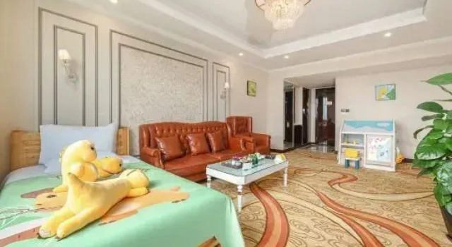 Семейный люкс Huang He  International   Hotel