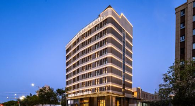 Atour Hotel, the starting point of Dushanzi Duku Highway, Karamay, Book Hotel Hotels in Xinjiang with Parking, Parking