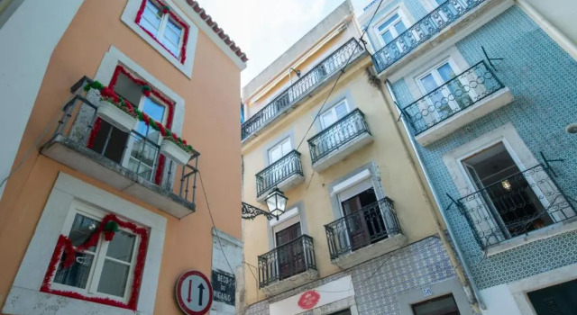 Portugal Here I Come - Alfama