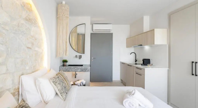 Amalthia Luxury Suites, Book Guesthouse Polykhrono 