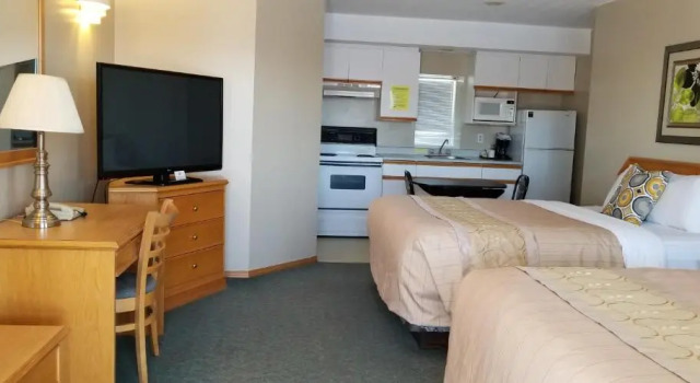 Четырёхместный номер Deluxe Athabasca Lodge Motel