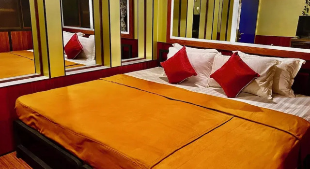 Oasis Floating Hotel Yangon, Забронировать Отель СПА-отели Янгон, рядом с Tatmadaw Exhibition Hall, SPA-услуги