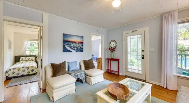 Old Florida Cottage in St Augustine w/ Porch!, Забронировать Дом для отпуска Виллы Saint Augustine Area, Вилла