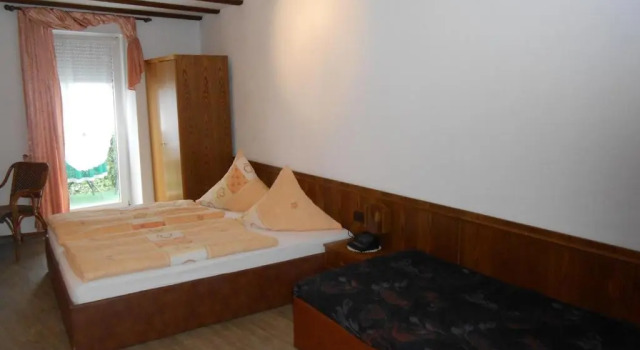 Трёхместный номер Standard Hotel zum Josefshof