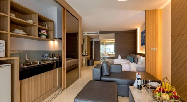 Люкс с видом на бассейн Kudo Hotel & Beach Club (Adults Only)