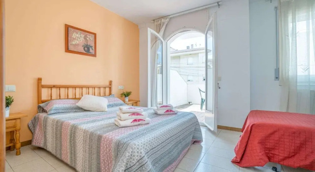 Apartment in Empuriabrava With Lake Views
