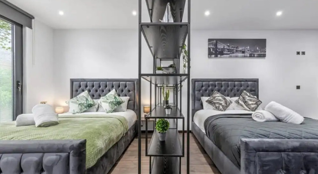 Huge Cosy Studio Family Sleeps 4 North West London, Varaa Huoneisto Asunnot kohteessa Merseyside, Huoneisto