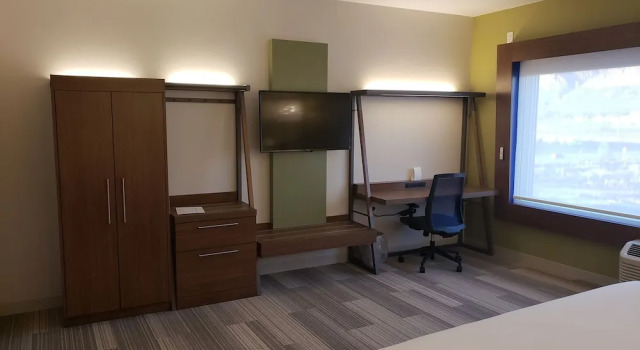 Четырёхместный люкс Holiday Inn Express & Suites Brigham City - North Utah by IHG