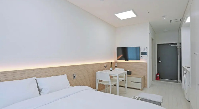Двухместный номер Standard с балконом и с видом на озеро World Sky Residence Hotel