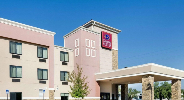Люкс Comfort Suites Topeka Northwest