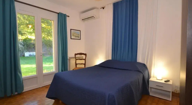 Villa With Swimming Pool Within the Luberon, Забронировать Вилла Отели Люберон 3 звезды, 3*