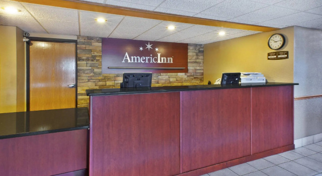Номер Standard AmericInn by Wyndham Bay City