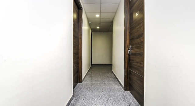 SPOT ON 48336 Vj Inn Nagamalli Thota, Rezerwuj Hotel Hotele w Andhra Pradesh z parkingiem, Parking