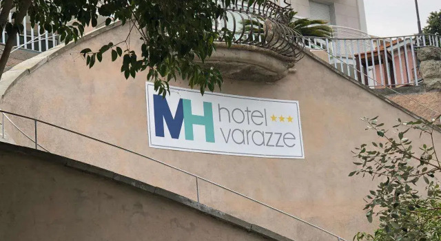 MH HOTEL VARAZZE, Забронировать Отель Отели в центре Варацце с завтраком, отели в центре Варацце с завтраком