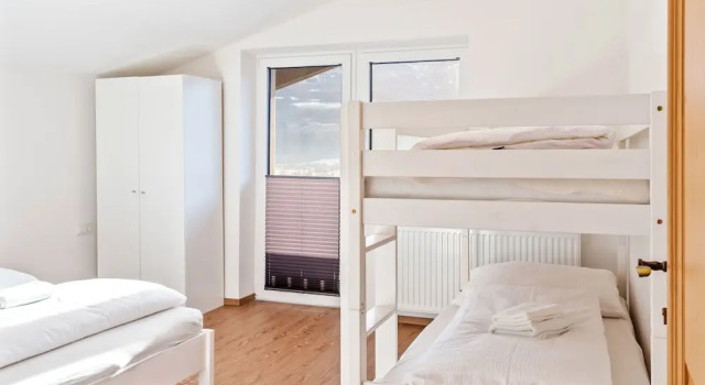 Beautiful Holiday Home Near Ski Area in Piesendorf, Rezerwuj Dom wakacyjny Hotele w Salzburg z parkingiem, Parking