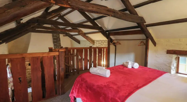 Ty Tarw, Book Feriehus Llanybydder Glamorgan