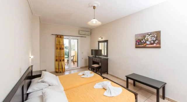 Standard Twin room with sea view Koukla Mare