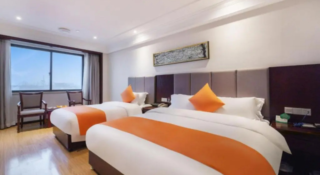 Трёхместный номер Standard Huzhou Wealth Hotel