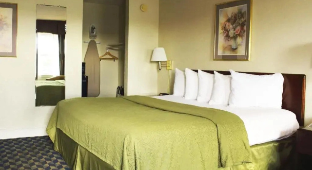 Одноместный номер Standard с видом на сад Governor House Inn Arlington/Falls Church