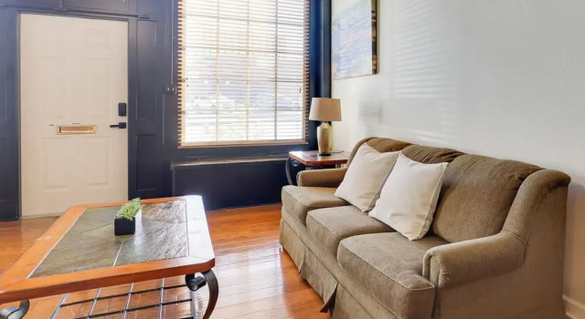 Steps to Restaurants & Shops! Dtwn Marshall Apt, Book Lejlighed Marshall Texas