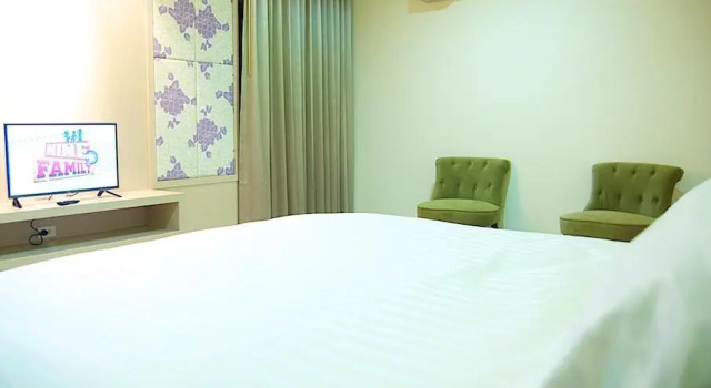 Люкс Jolly Suites and Spa Petchkasem