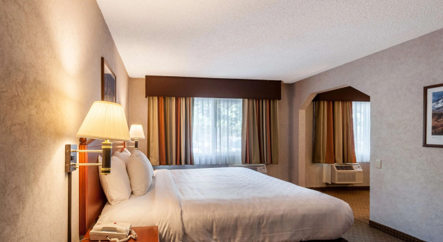 Двухместный люкс SureStay Hotel by Best Western SeaTac Airport North