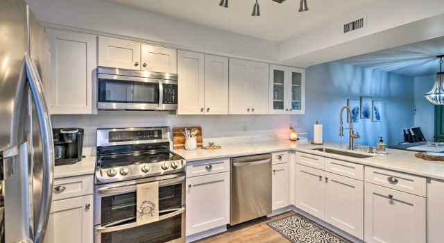 Updated Ormond Beach Condo: Relax & Explore!