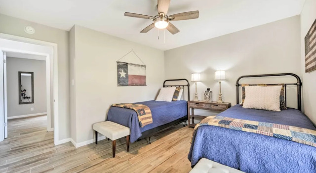 Коттедж Fredericksburg Home w/ Hot Tub - 1 Mi to Dtwn