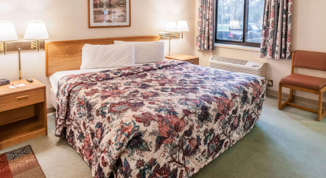 Двухместный люкс Econo Lodge Inn & Suites Oconto