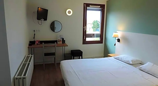 Семейный номер Standard Logis Cris Hôtel et Restaurant, Lyon Sud-Est