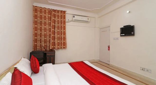 OYO 11452 Golden Castle Lodge
