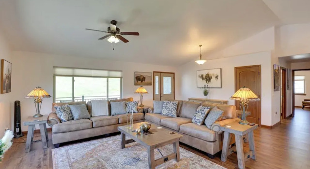 2 Mi to Downtown Sturgis: Quiet Ranch Home w/ View, Забронировать Дом для отпуска Стерджис Black Hills National Forest, рядом с Monument Health Sturgis Hospital