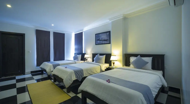 Трёхместный номер Deluxe с балконом и с красивым видом из окна Rithy Rine Angkor Residence