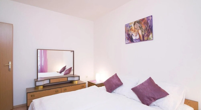 Nice Home in Nedescina With Wifi and 5 Bedrooms, Rezerwuj Hotel Nedeščina Central Istria