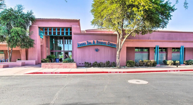 Welcoming Surprise Home w/ Patio & Spacious Yard, Foglalás Nyaraló Surprise Scottsdale