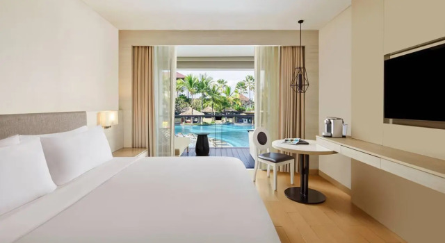 Двухместный номер Deluxe с видом на бассейн The Stones Hotel - Legian Bali, Autograph Collection by Marriott