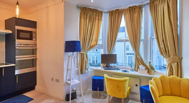 Flat in Kemptown. Road Opposite to Beach, Забронировать Отель Отели Исторического графства Суссекса 3 звезды, 3*