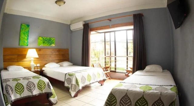 Шестиместный семейный номер Standard La Fortuna Downtown Boutique Hotel