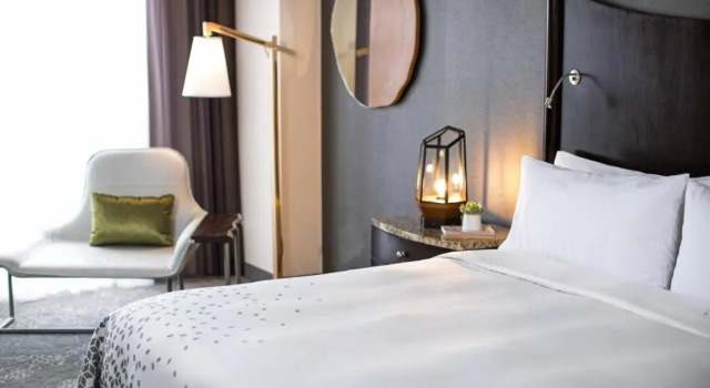 Номер Standard Renaissance Raleigh North Hills Hotel