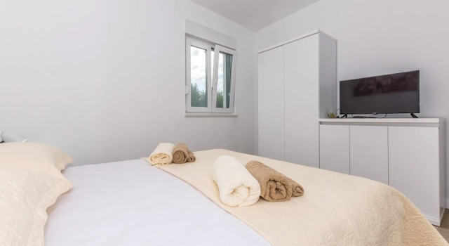 Nice Home in Srinjine With 2 Bedrooms, Wifi and Outdoor Swimming Pool