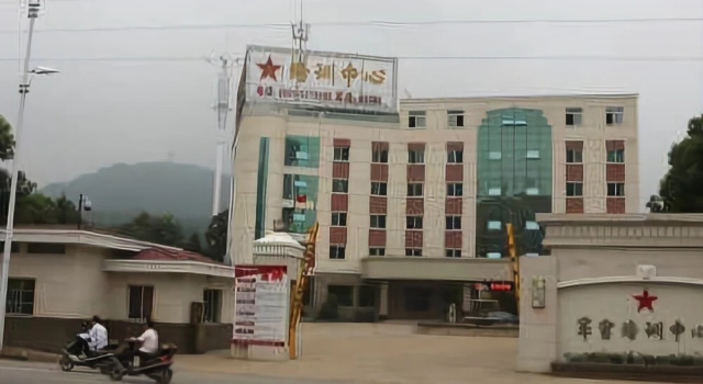 Hefei Junguan Training Center Hotel, Rezervovat Hotel Hotely v Che-fej s parkováním, Parkování