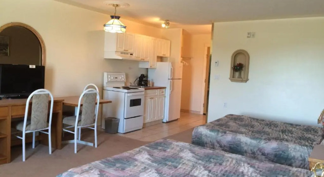 Четырёхместный номер Standard Western Budget Motel #1 & 2 Whitecourt